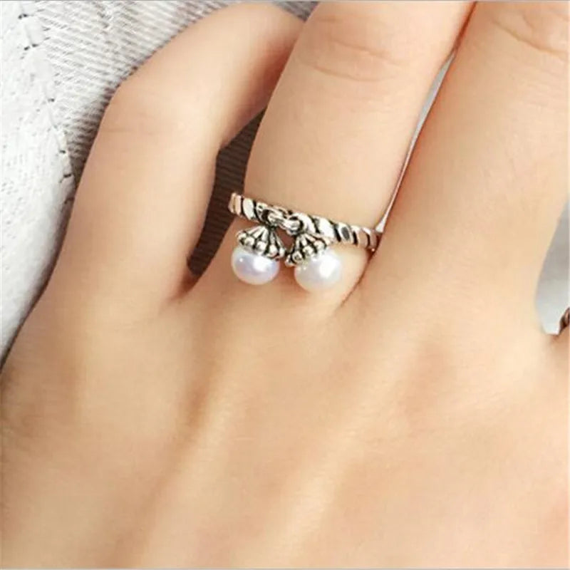 Silver Pearl Twist Ring – Elegant, retro, and adjustable.